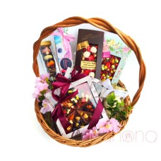 Spring Chocolate Gift Basket (Mini basket 574 g)